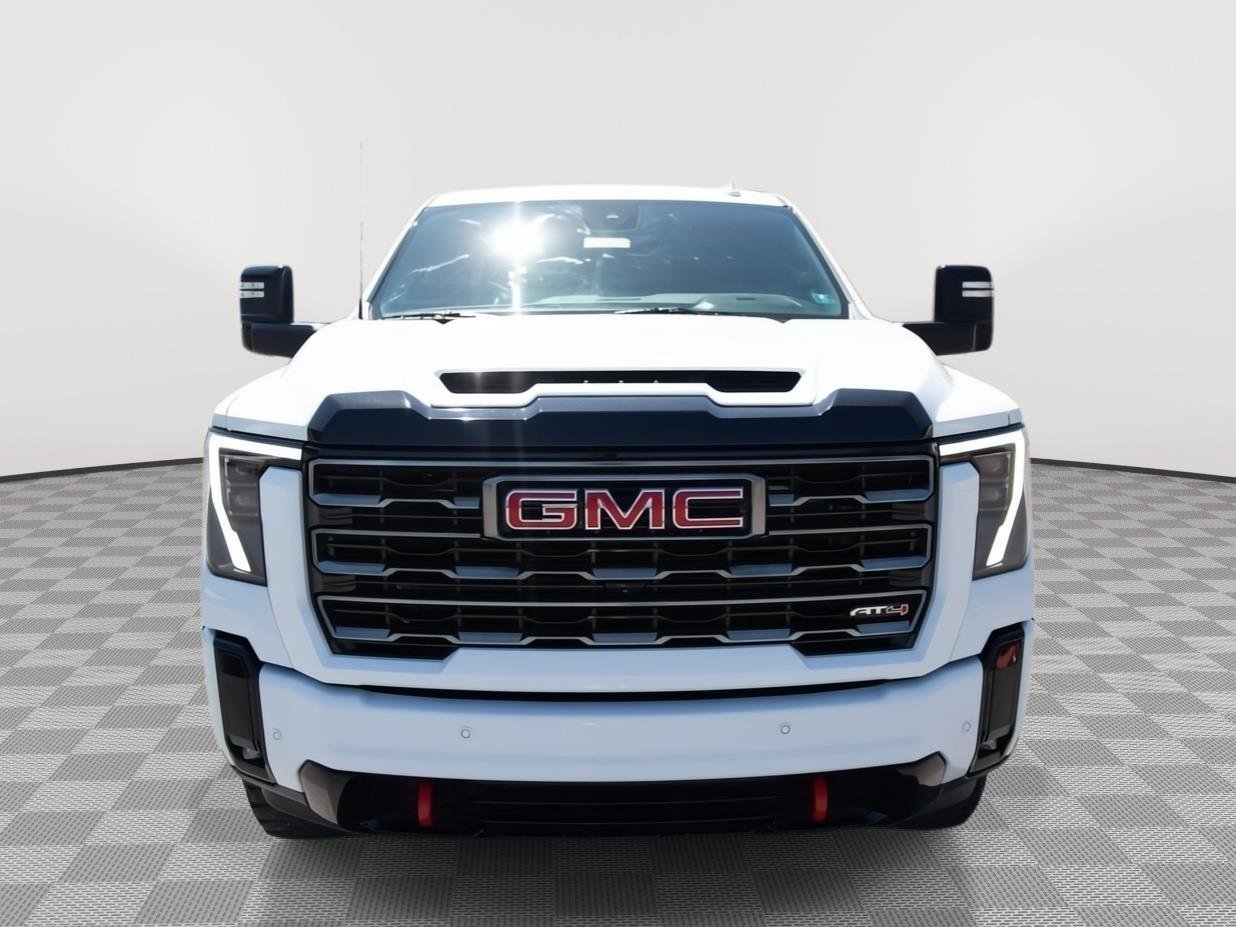 Used 2025 GMC Sierra 2500 AT4 AWD/4WD image 2