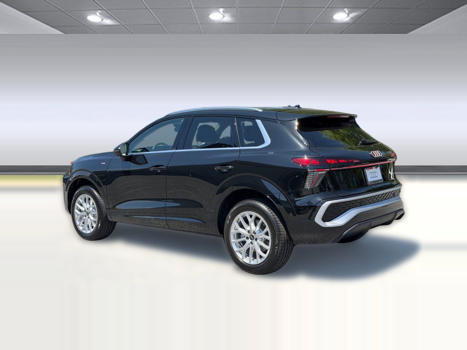 New 2026 Audi Q3 quattro 2.0T w/ Technology Package AWD/4WD image 3