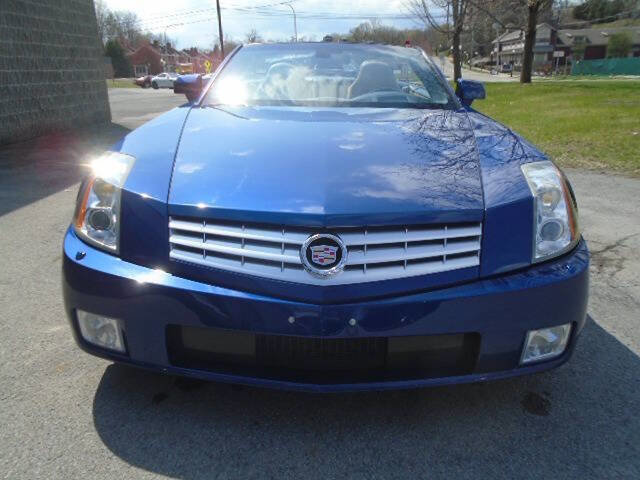 Used 2007 Cadillac XLR RWD image 4