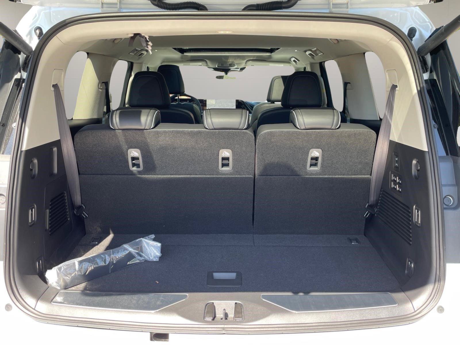 New 2026 INFINITI QX80 Luxe RWD image 5