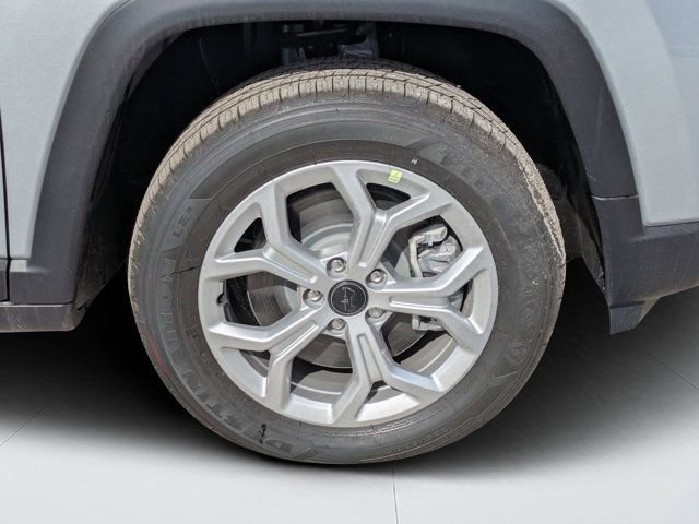 New 2026 Jeep Compass Latitude image 9
