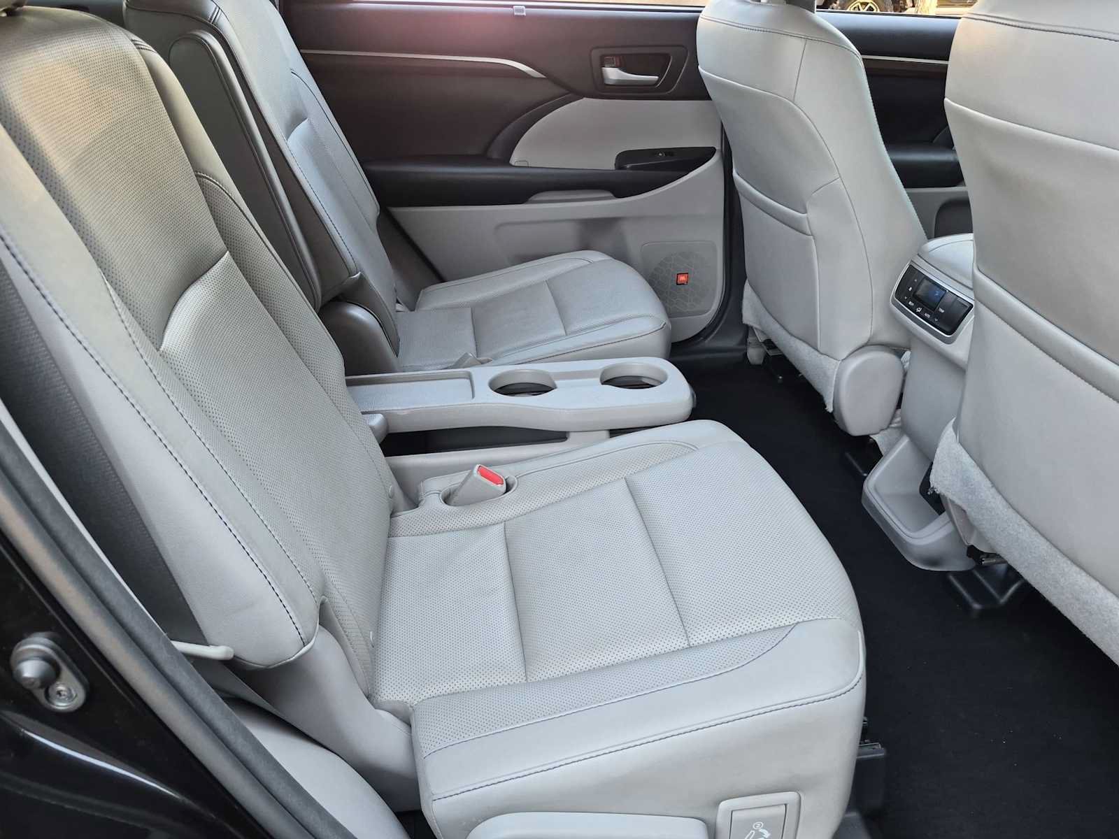 Used 2015 Toyota Highlander Limited AWD/4WD image 21