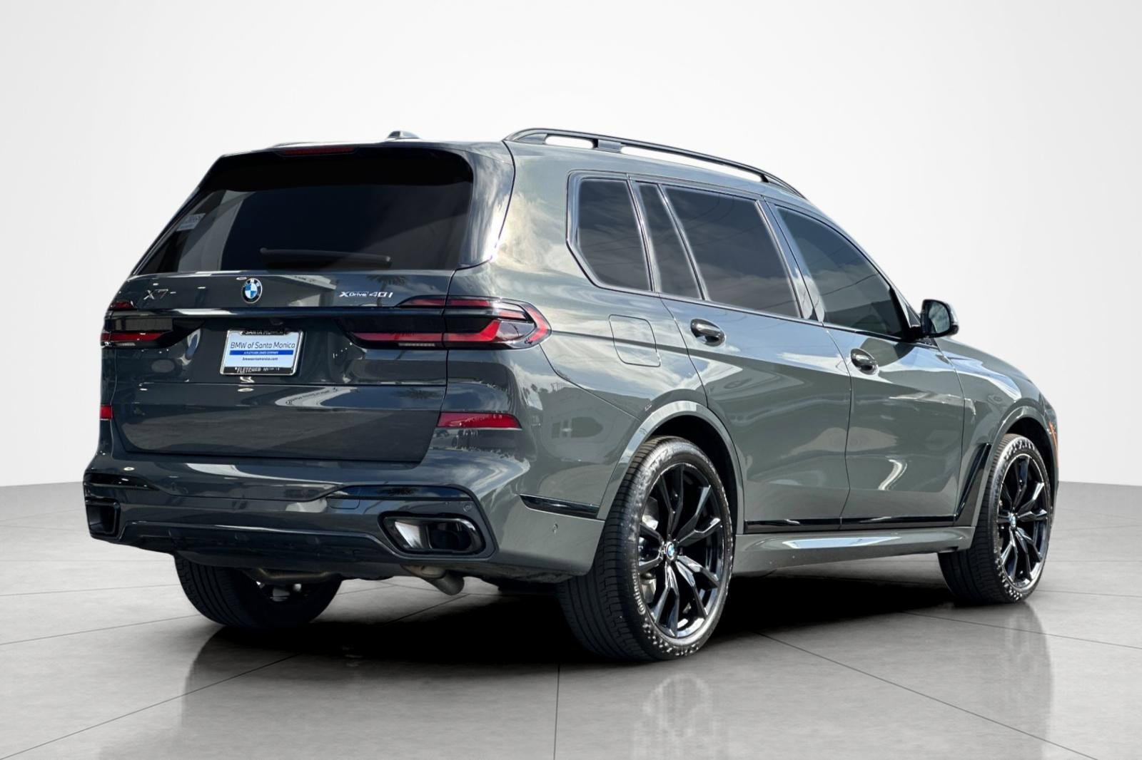 Used 2024 BMW X7 xDrive40i w/ M Sport Package AWD/4WD image 5