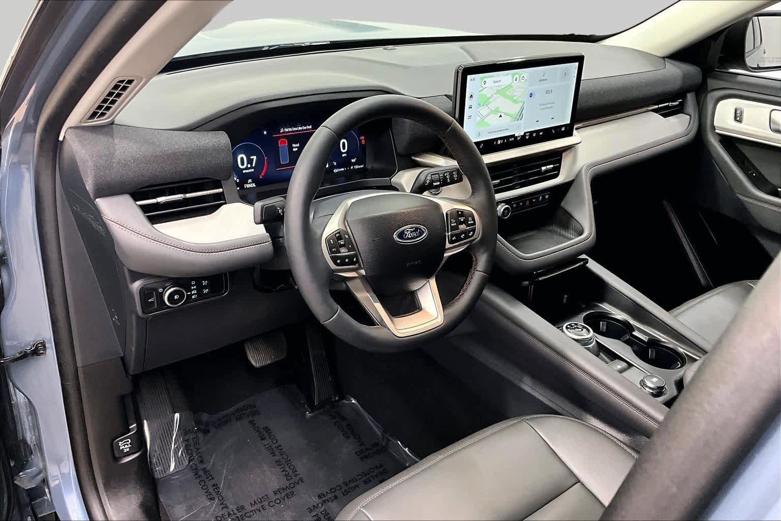 Used 2025 Ford Explorer Active w/ Active Comfort Package RWD image 18