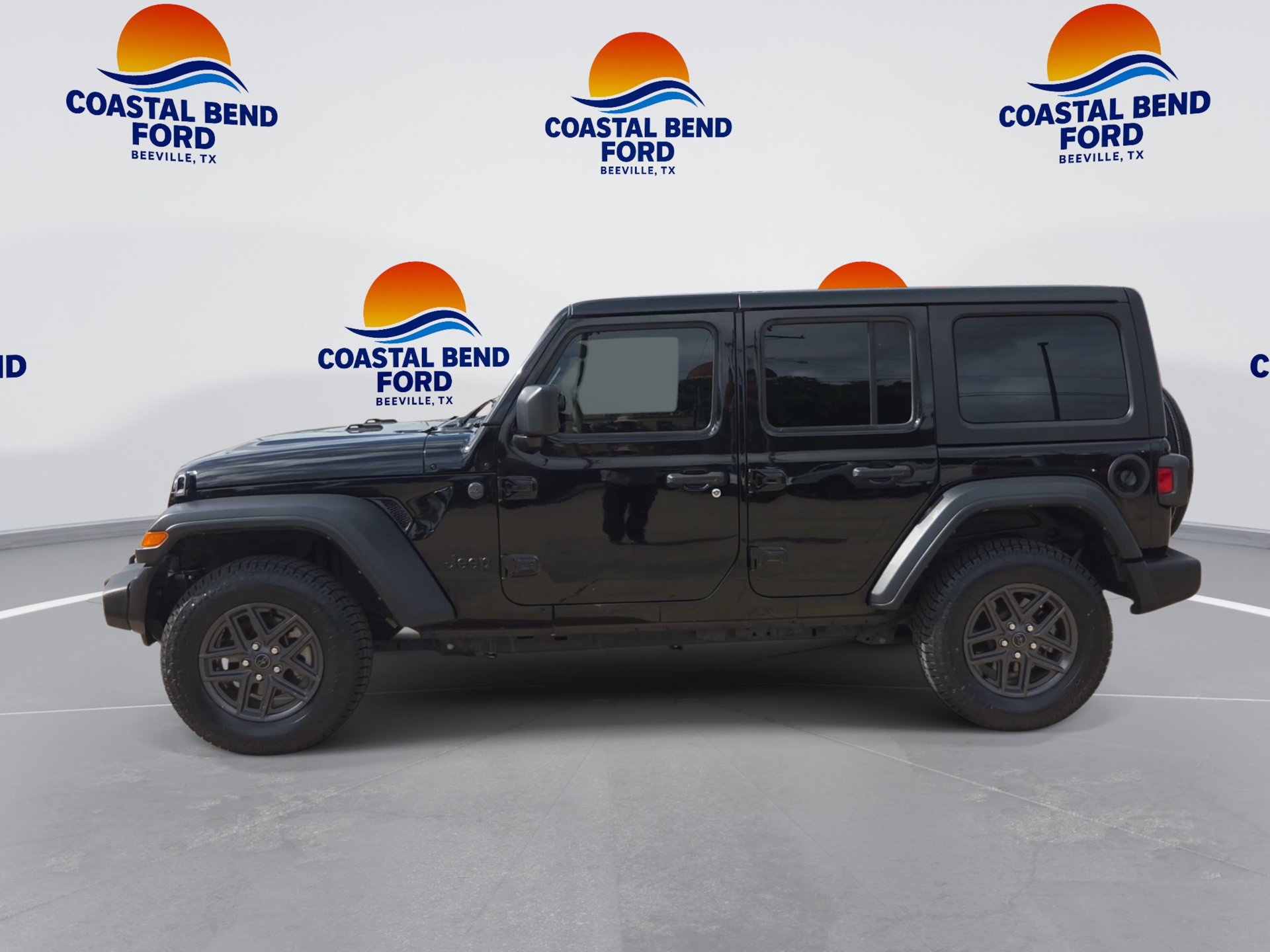 Used 2024 Jeep Wrangler Unlimited Sport AWD/4WD image 5