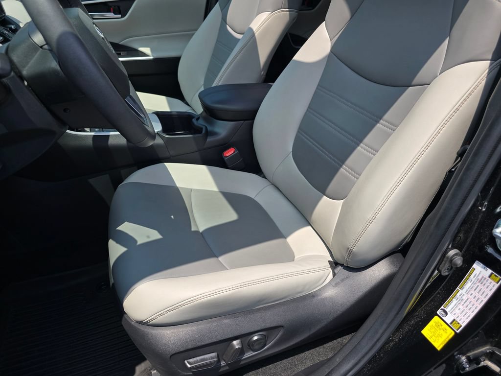 Certified 2023 Toyota RAV4 XLE Premium AWD/4WD image 18
