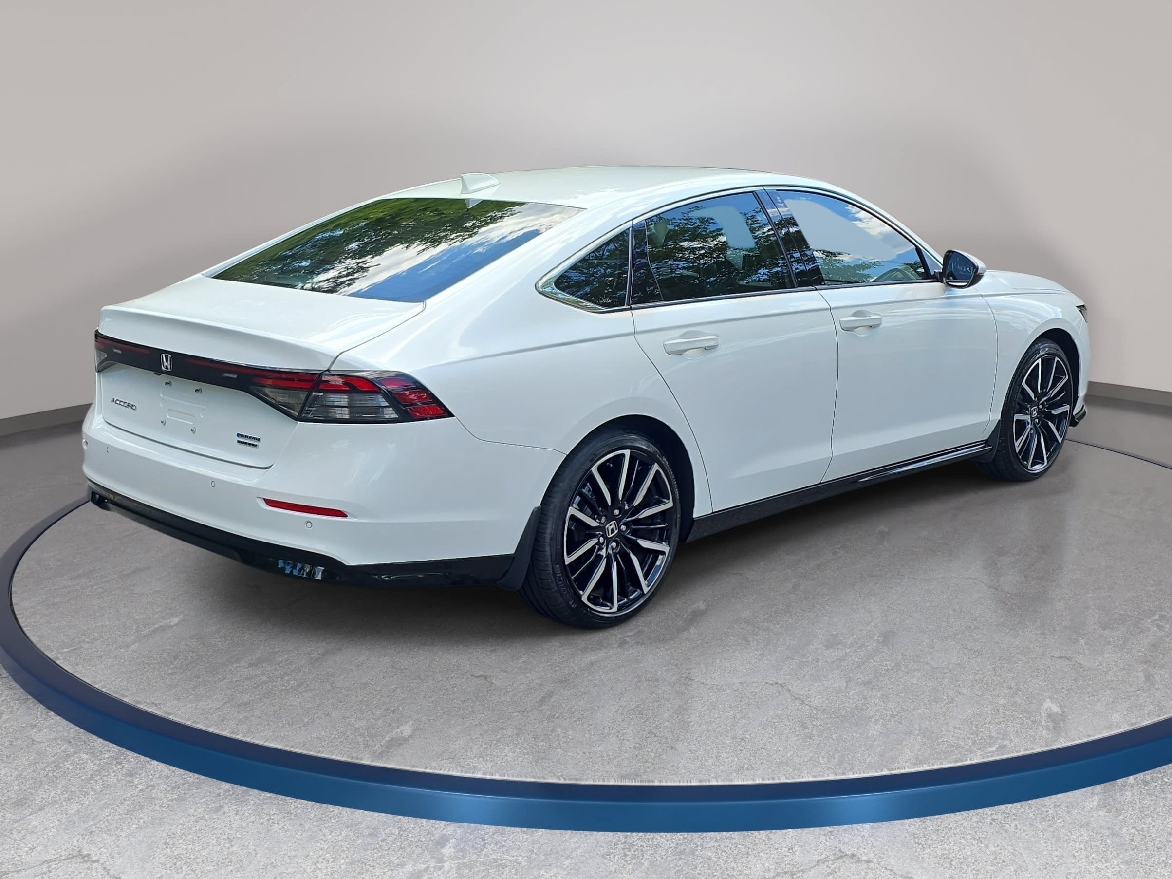 Used 2024 Honda Accord Touring image 5