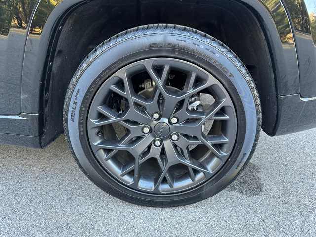 Used 2025 Jeep Grand Cherokee Summit w/ Obsidian Package image 13