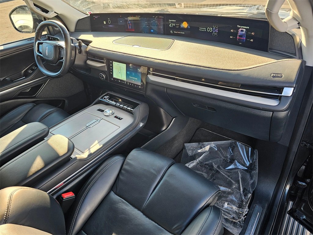 Used 2025 Lincoln Navigator L Reserve image 16