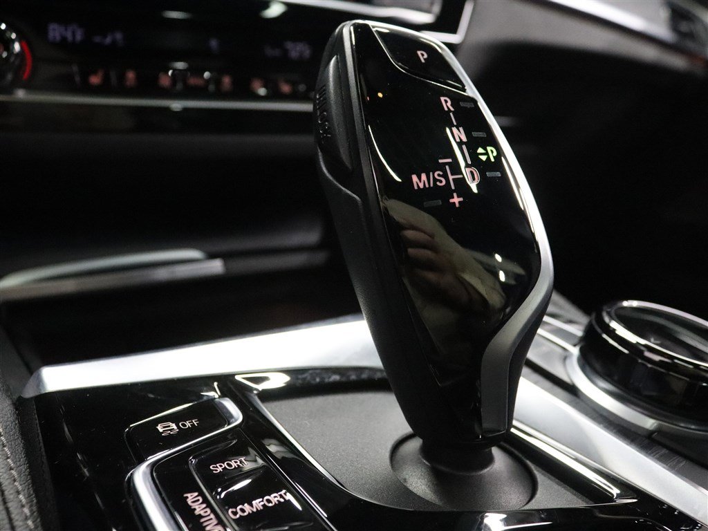 Used 2022 BMW M550i xDrive w/ Executive Package image 31