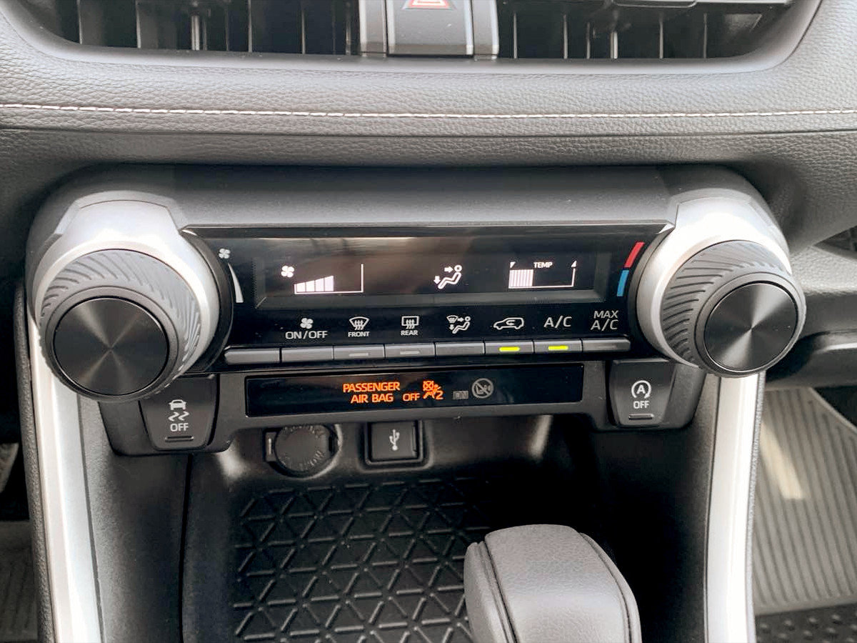Used 2022 Toyota RAV4 LE AWD/4WD image 27