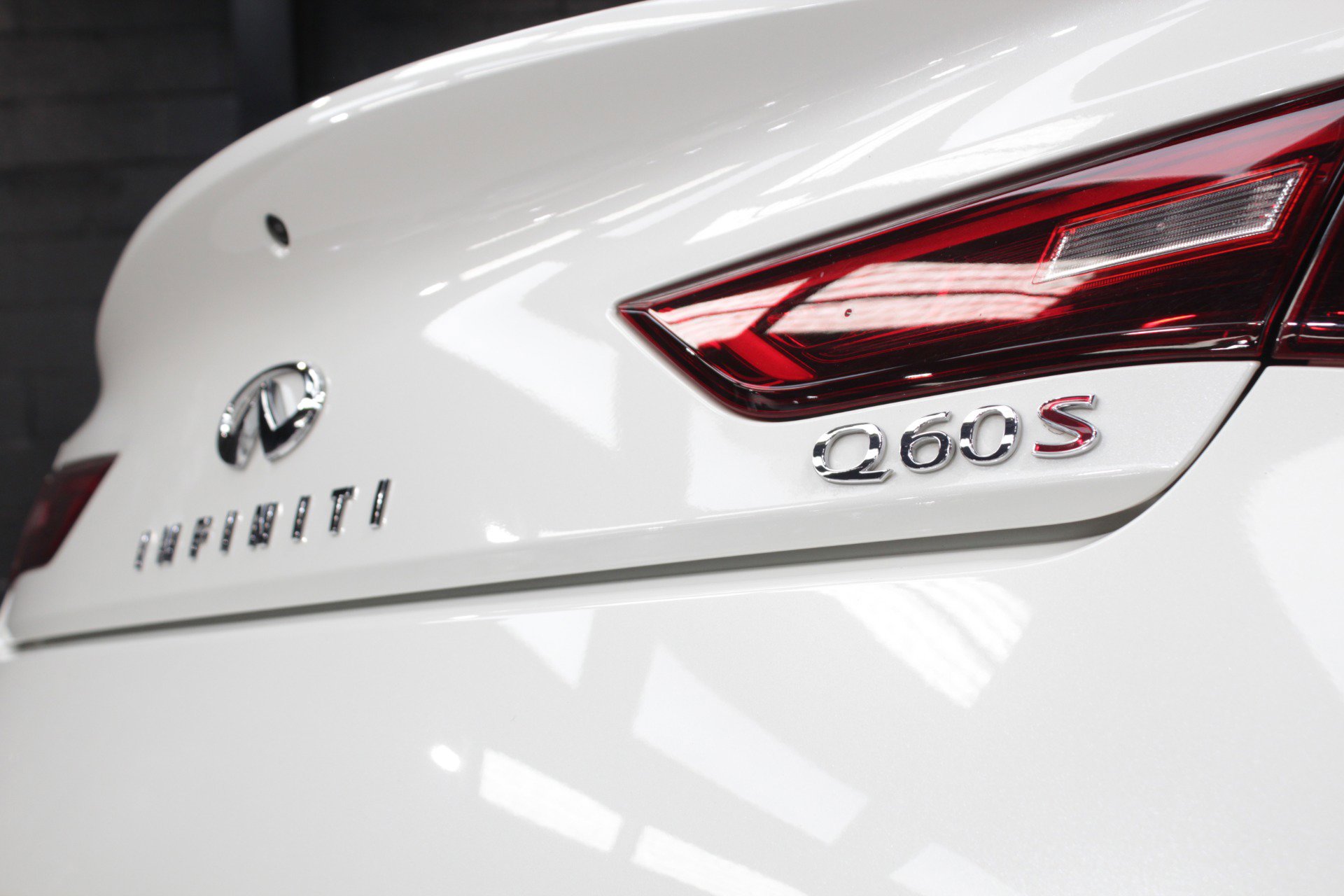 Used 2022 INFINITI Q60 Red Sport 400 w/ Cargo Package RWD image 15