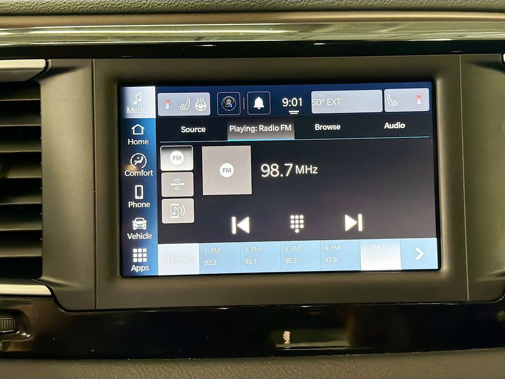 Used 2023 Chrysler Voyager LX image 13