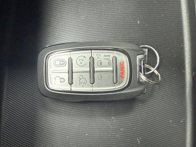 New 2026 Chrysler Pacifica Select image 36