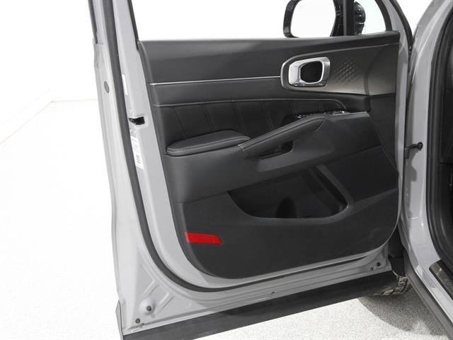 Used 2023 Kia Sorento SX image 4