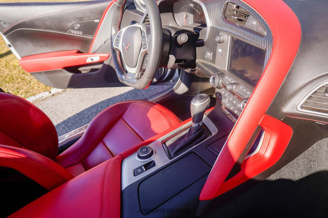 Used 2015 Chevrolet Corvette Z06 w/ 3LZ Preferred Equipment Group RWD image 44