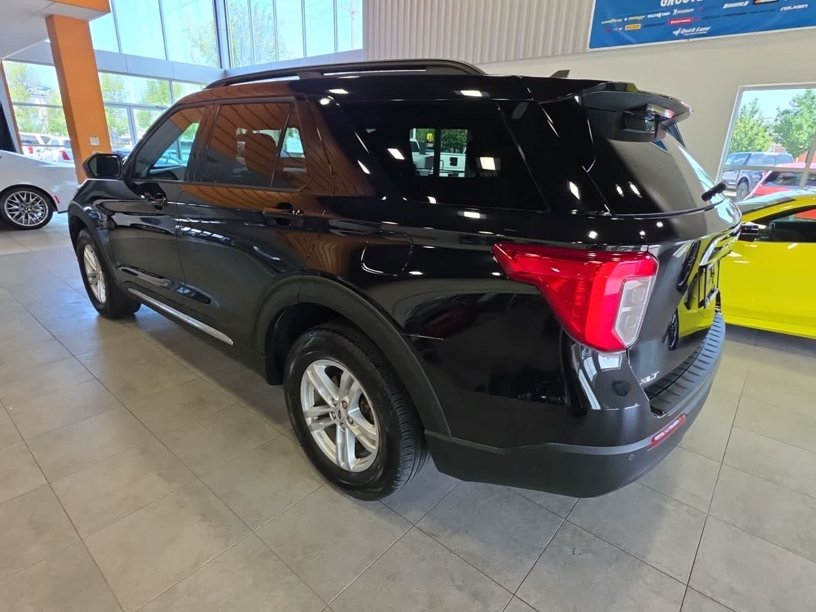 Used 2023 Ford Explorer XLT AWD/4WD image 12