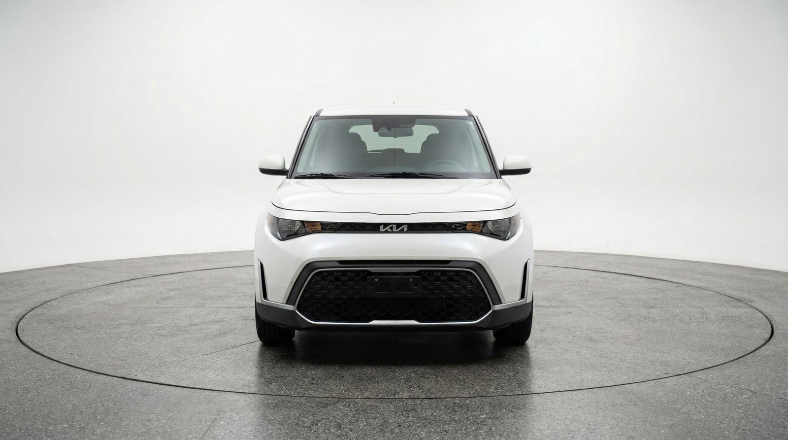 Used 2025 Kia Soul LX w/ LX Technology Package FWD image 2