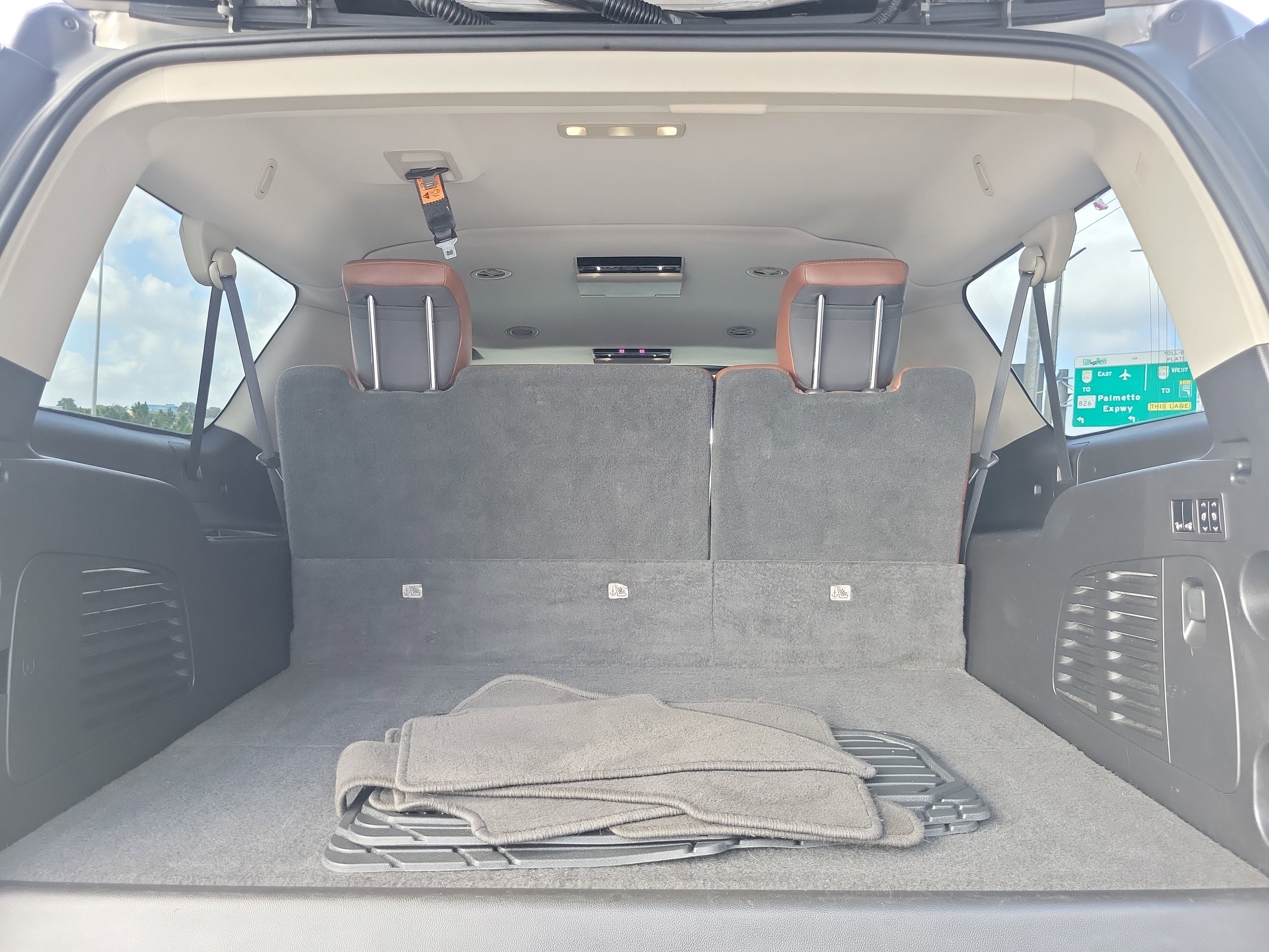 Used 2018 Cadillac Escalade ESV Luxury image 17