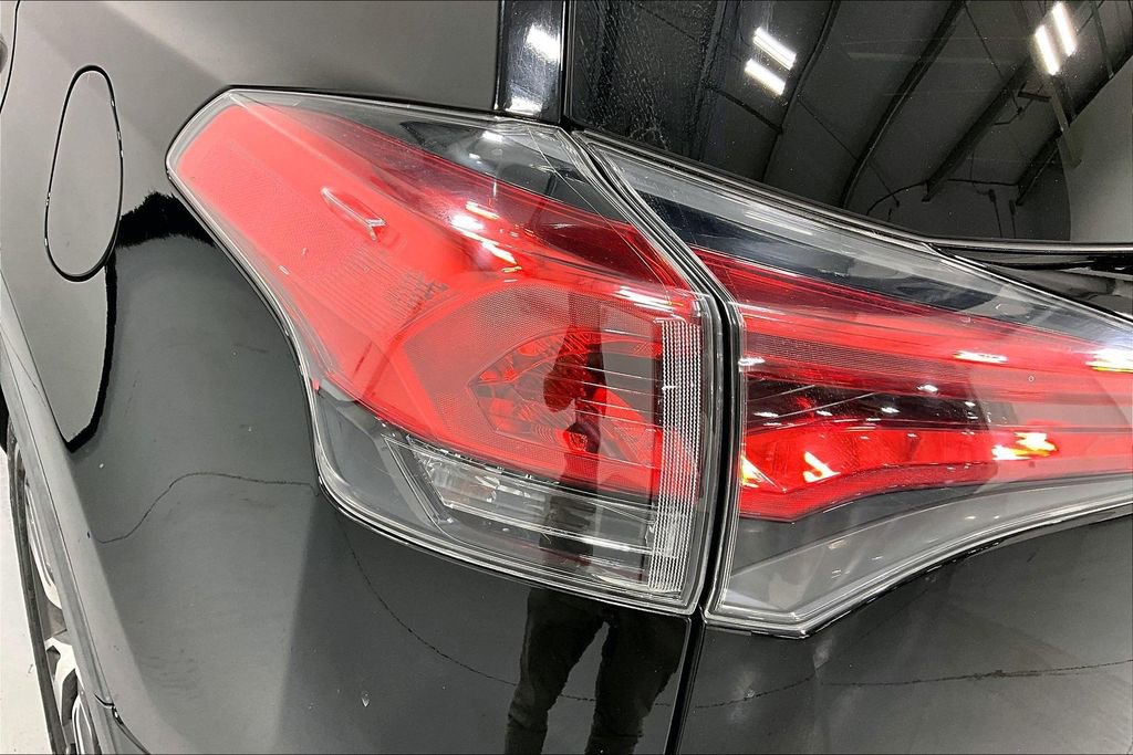 Used 2018 Toyota RAV4 XLE image 38