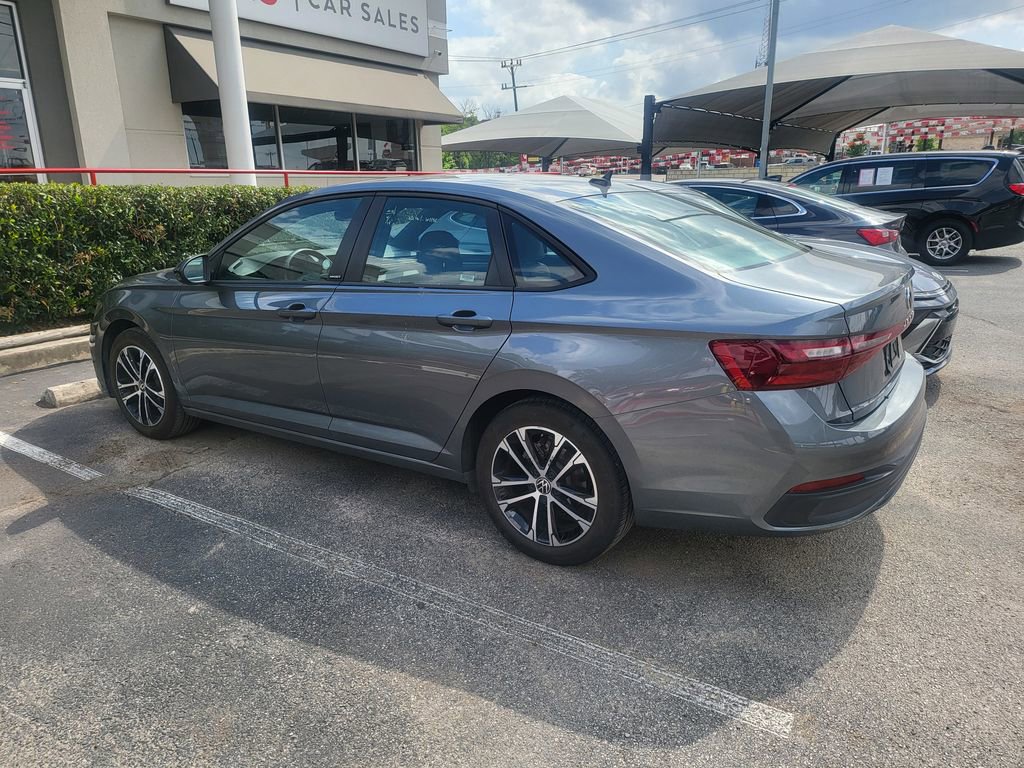 Used 2025 Volkswagen Jetta Sport image 11