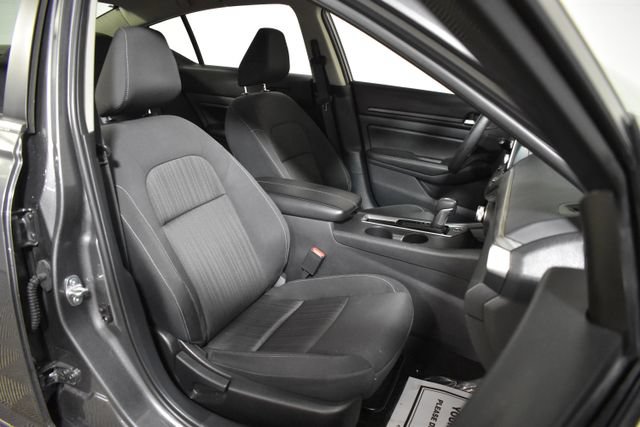 Used 2025 Nissan Altima 2.5 SV FWD image 33