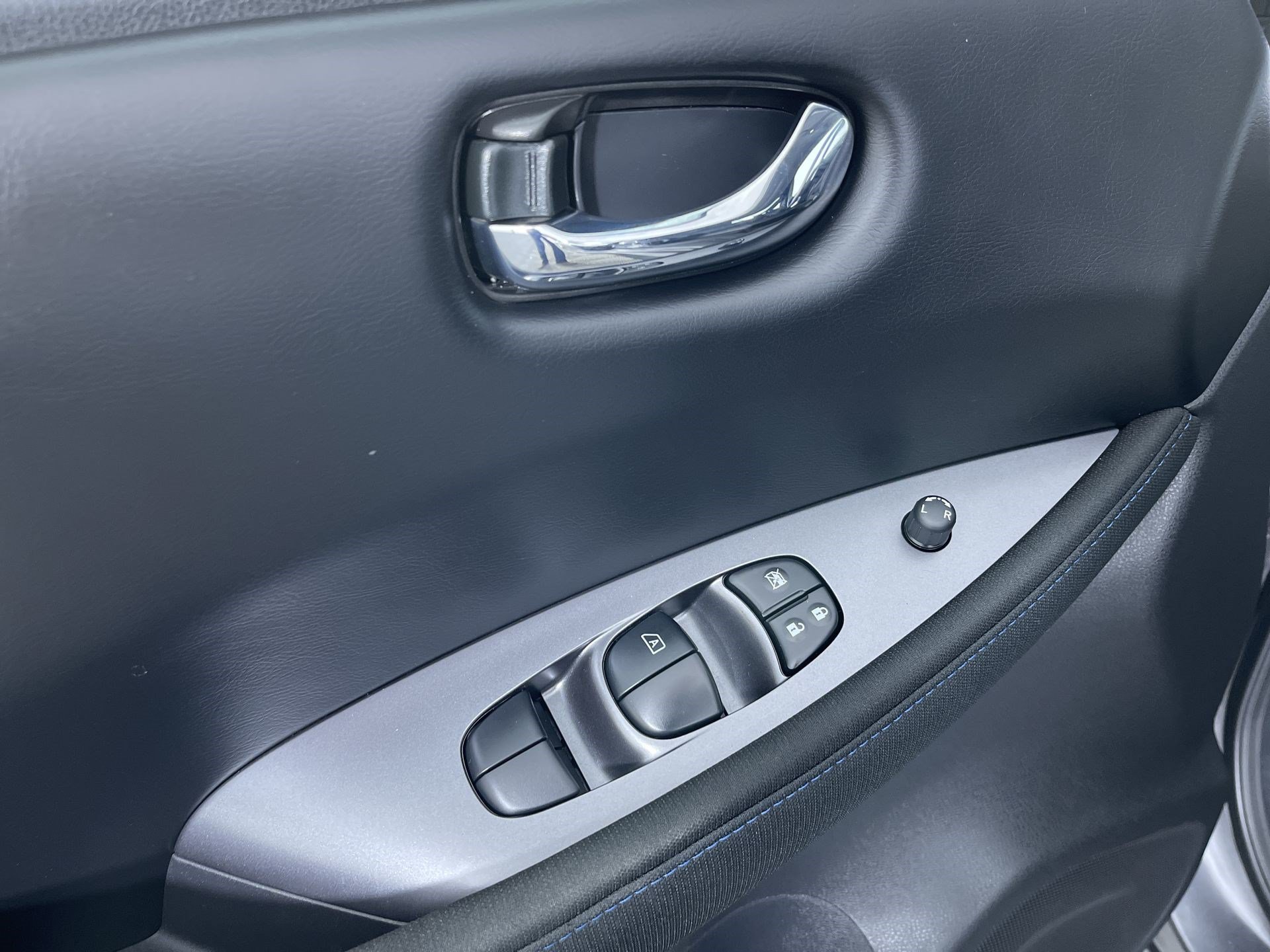 Certified 2025 Nissan Leaf S FWD image 13
