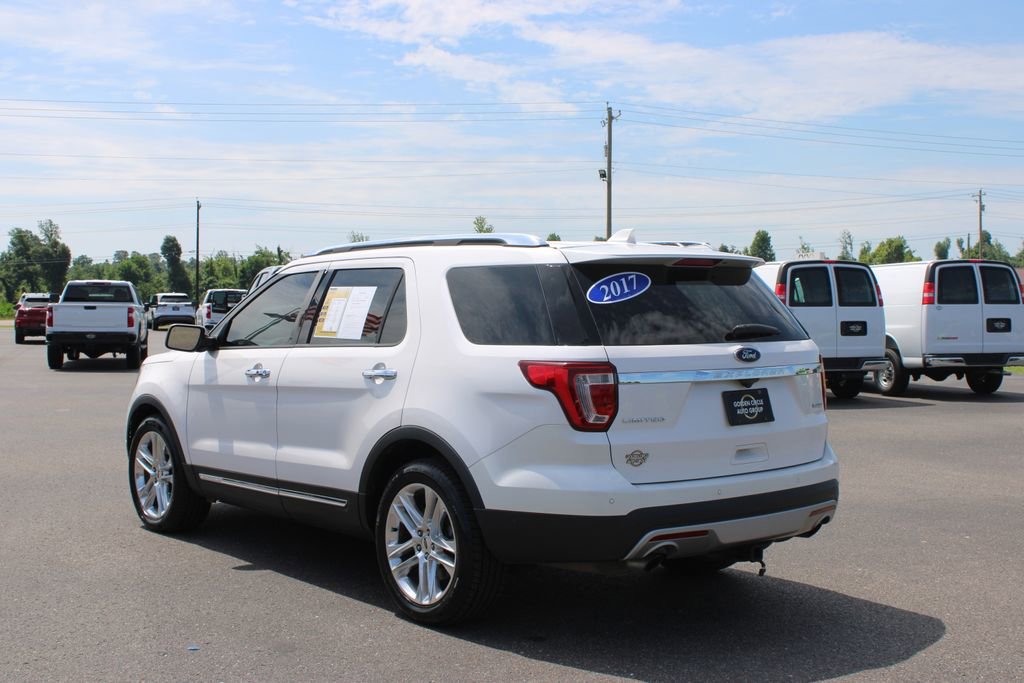 Used 2017 Ford Explorer Limited w/ Equipment Group 301A FWD image 7