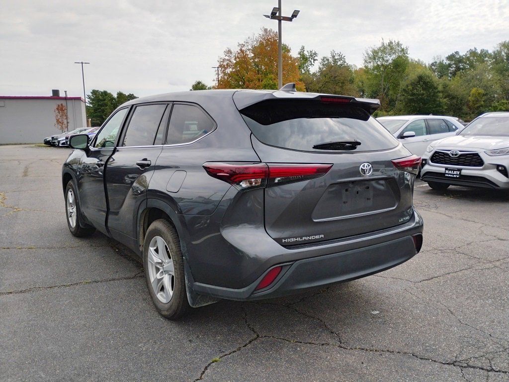 Used 2024 Toyota Highlander LE image 5