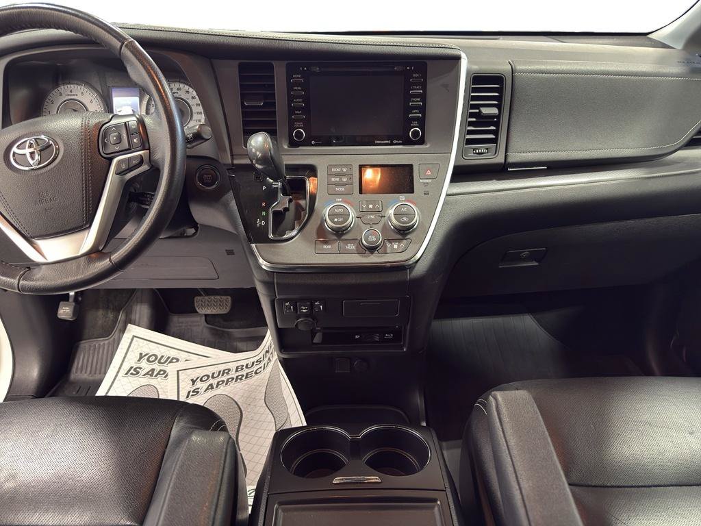Used 2018 Toyota Sienna SE Premium FWD image 14