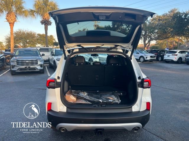 New 2025 Ford Escape SE w/ Class II Trailer Tow Package image 13
