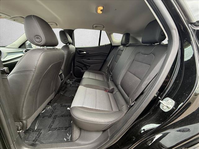 Used 2025 Chevrolet Trax LT w/ LT Convenience Package FWD image 22