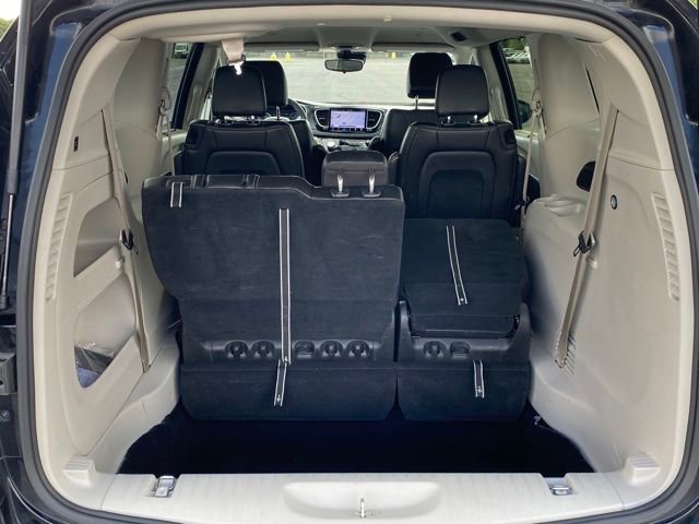 Used 2024 Chrysler Pacifica Touring-L image 20