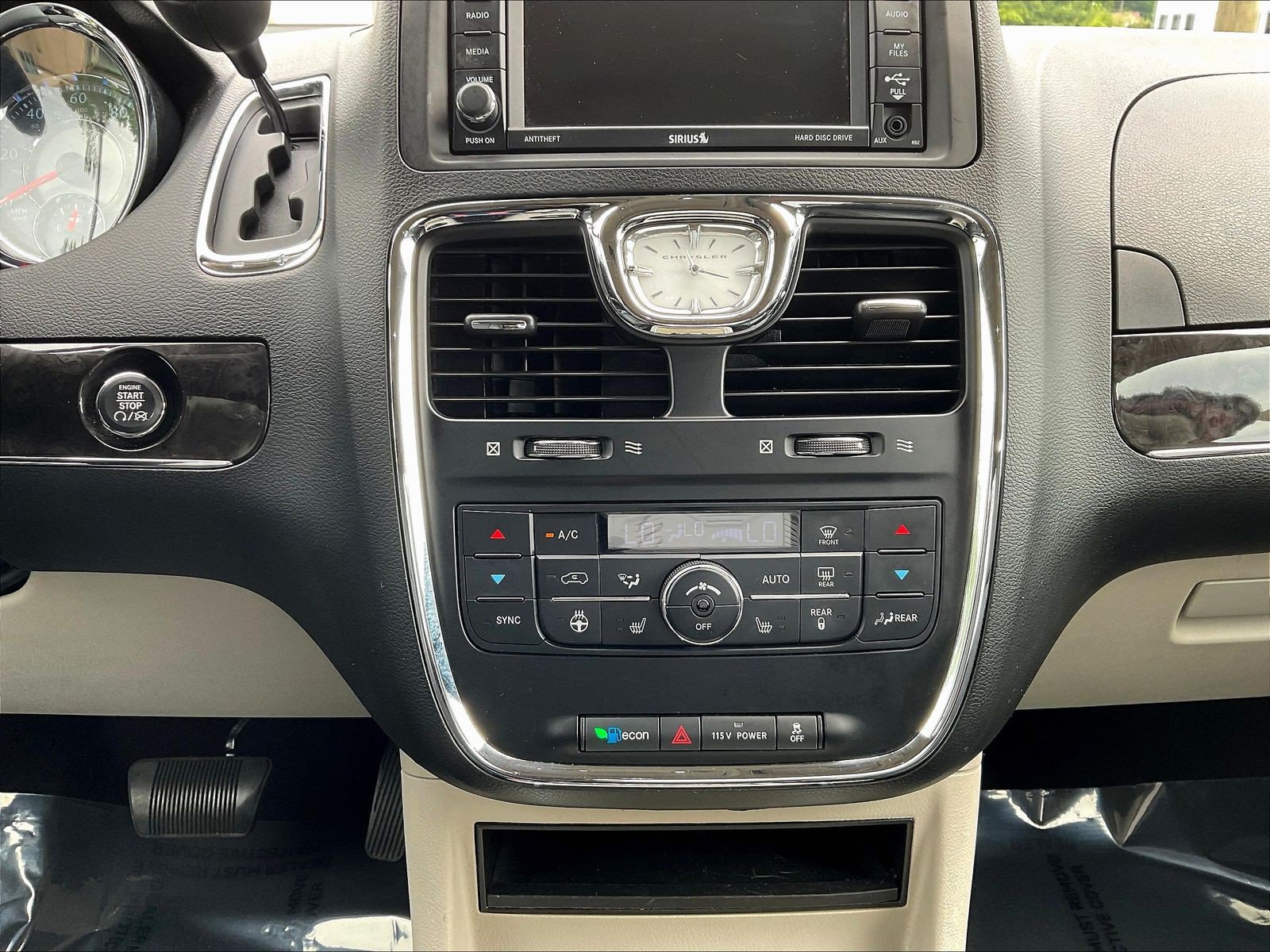 Used 2013 Chrysler Town & Country Touring-L w/ Premium Group FWD image 14