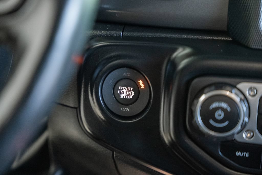 Certified 2022 Jeep Gladiator Sport AWD/4WD image 26