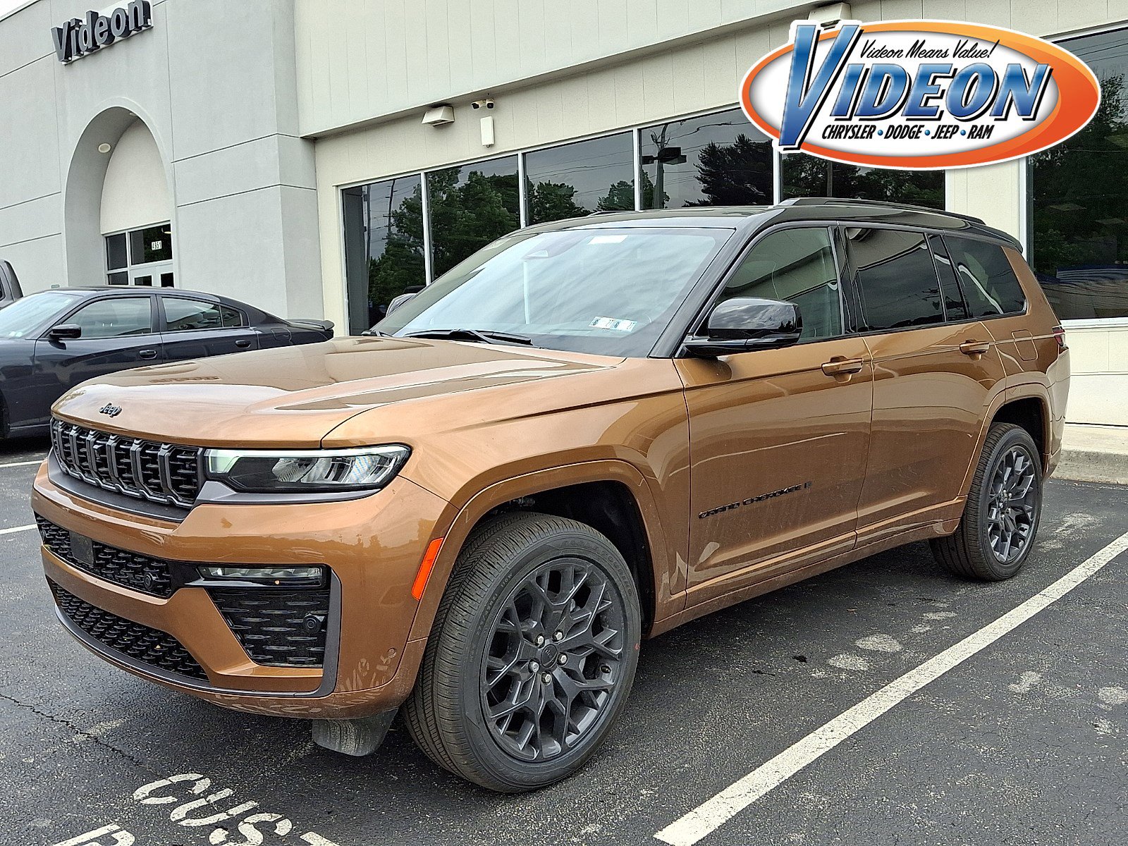 New 2026 Jeep Grand Cherokee L Summit AWD/4WD image 1