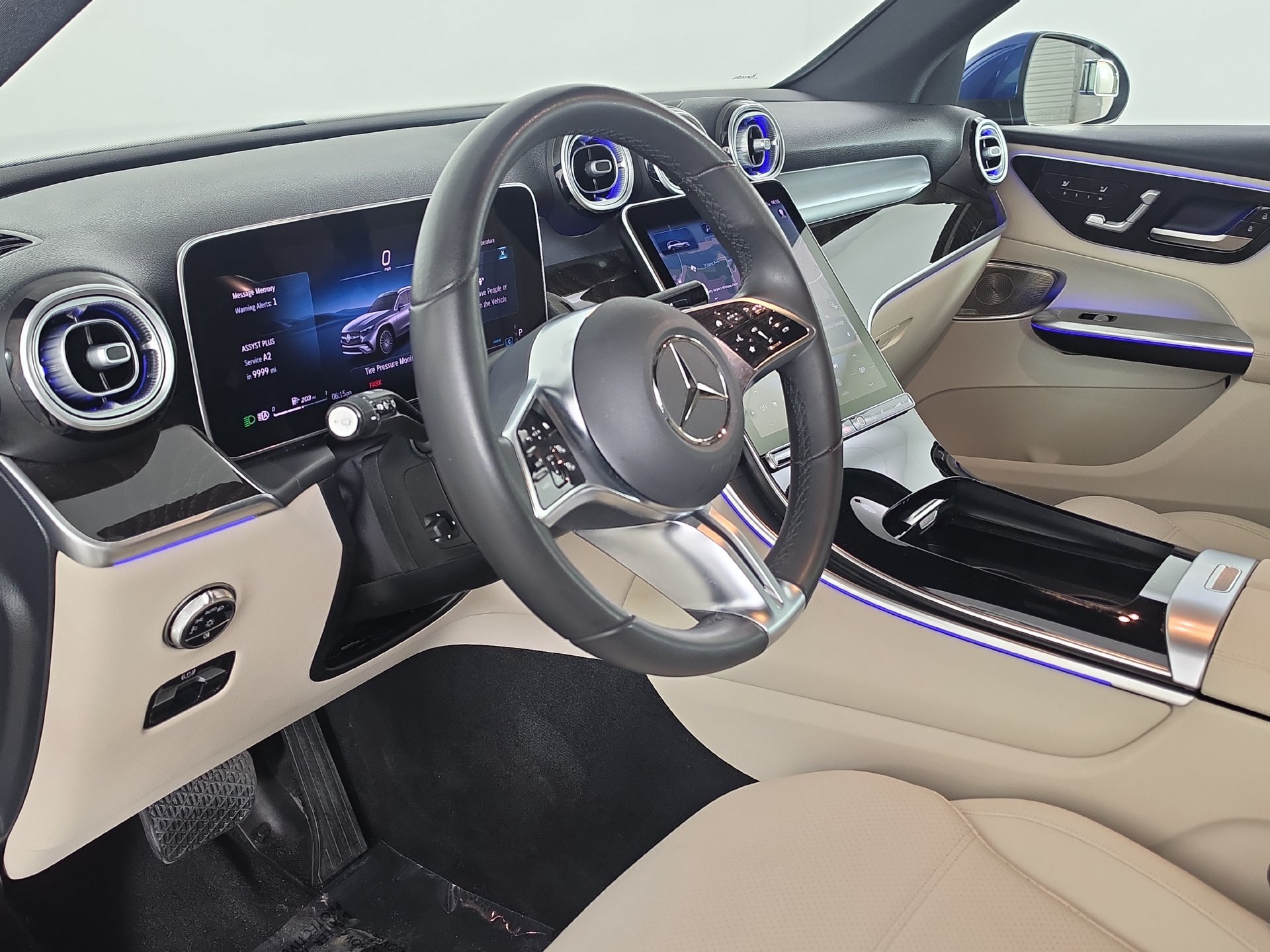 Used 2025 Mercedes-Benz GLC 300 image 14