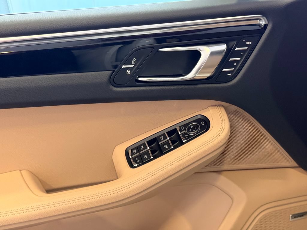 Used 2026 Porsche Macan AWD/4WD image 14
