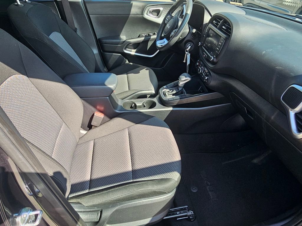 Used 2023 Kia Soul LX image 8