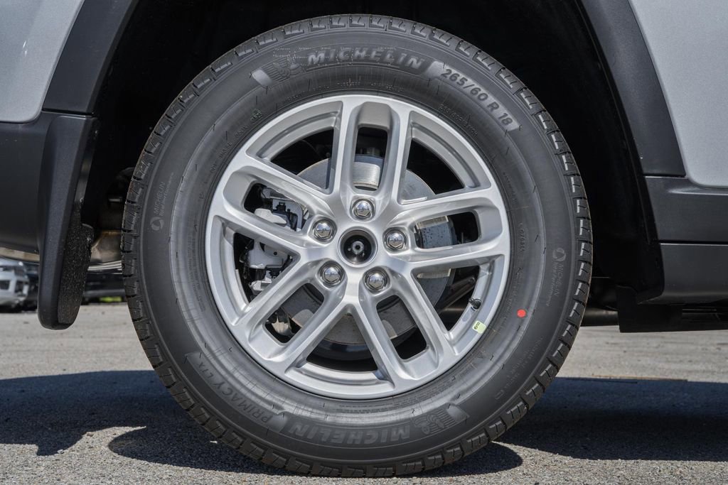 New 2025 Jeep Grand Cherokee Laredo X w/ Luxury Tech Group I image 16