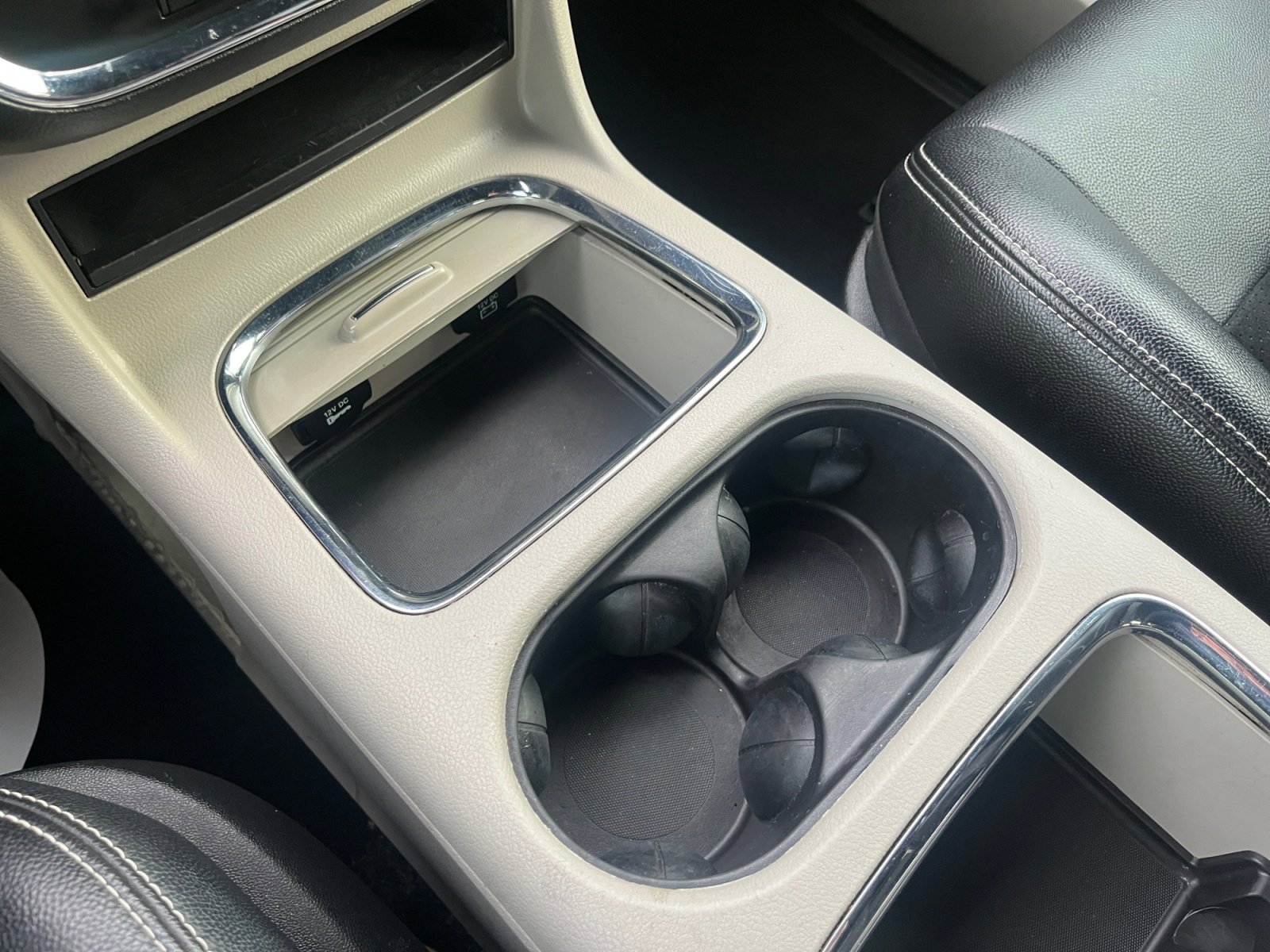 Used 2018 Dodge Grand Caravan SXT w/ Driver Convenience Group image 30