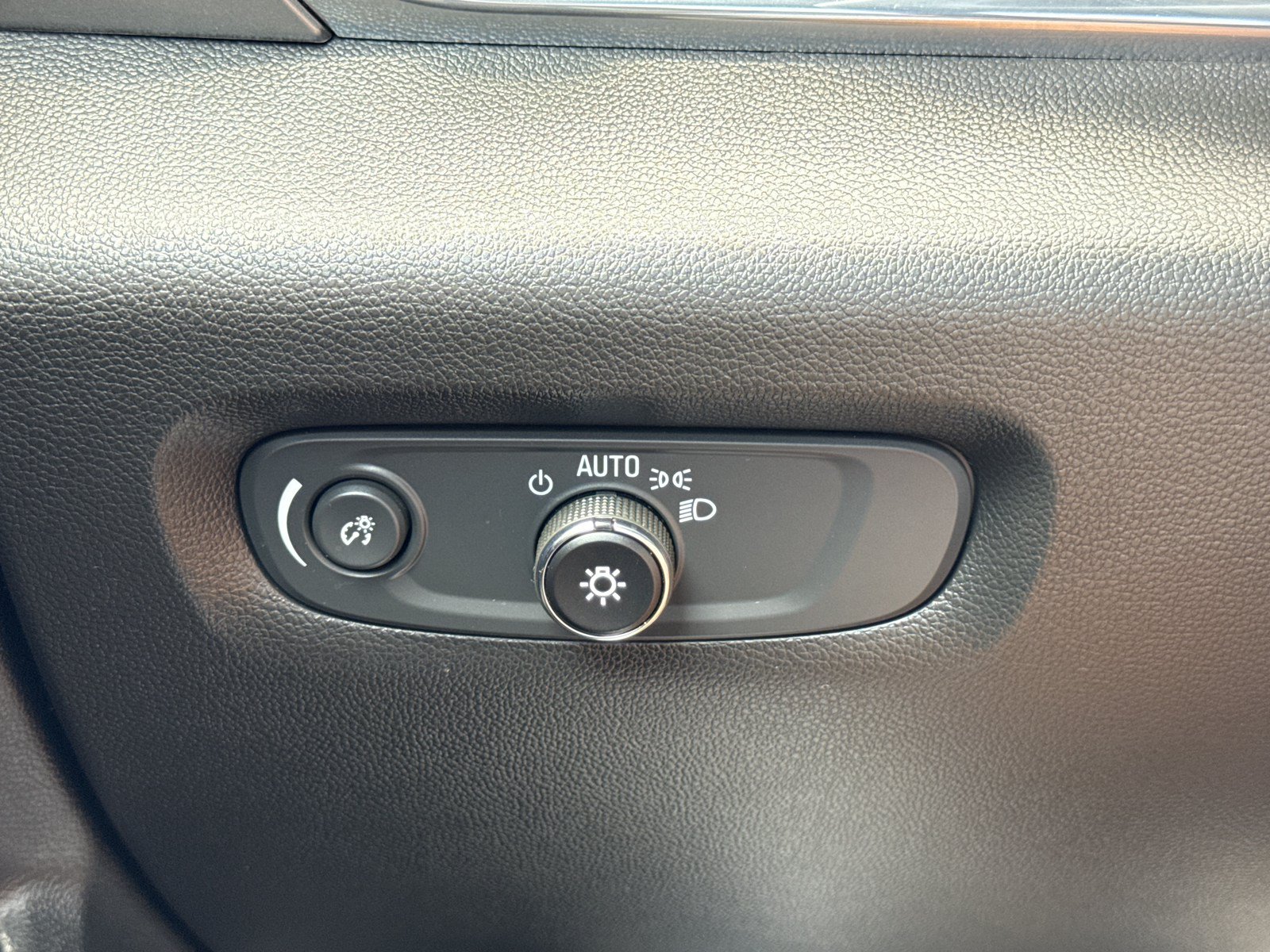Used 2023 Chevrolet Traverse LS w/ Safety Package FWD image 20