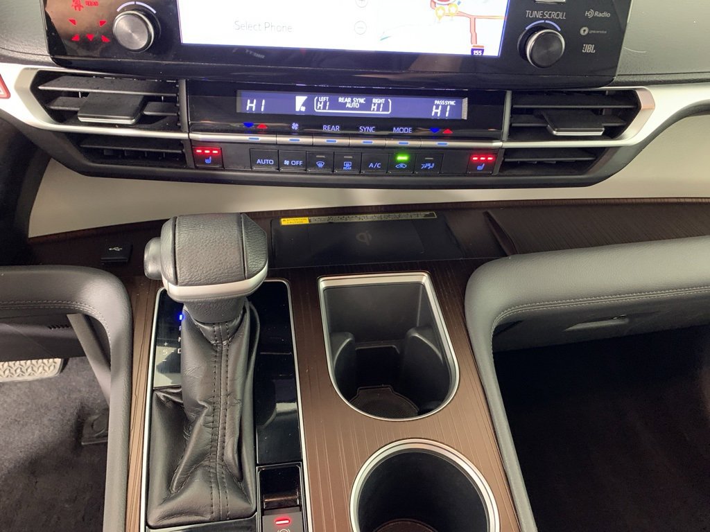 Used 2021 Toyota Sienna XLE w/ XLE Plus Package image 26