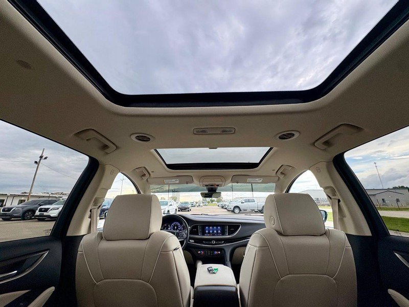 Used 2022 Buick Enclave Avenir w/ Avenir Technology Package AWD/4WD image 33