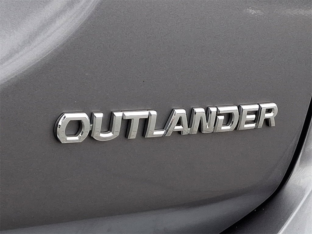 Used 2018 Mitsubishi Outlander SE image 28