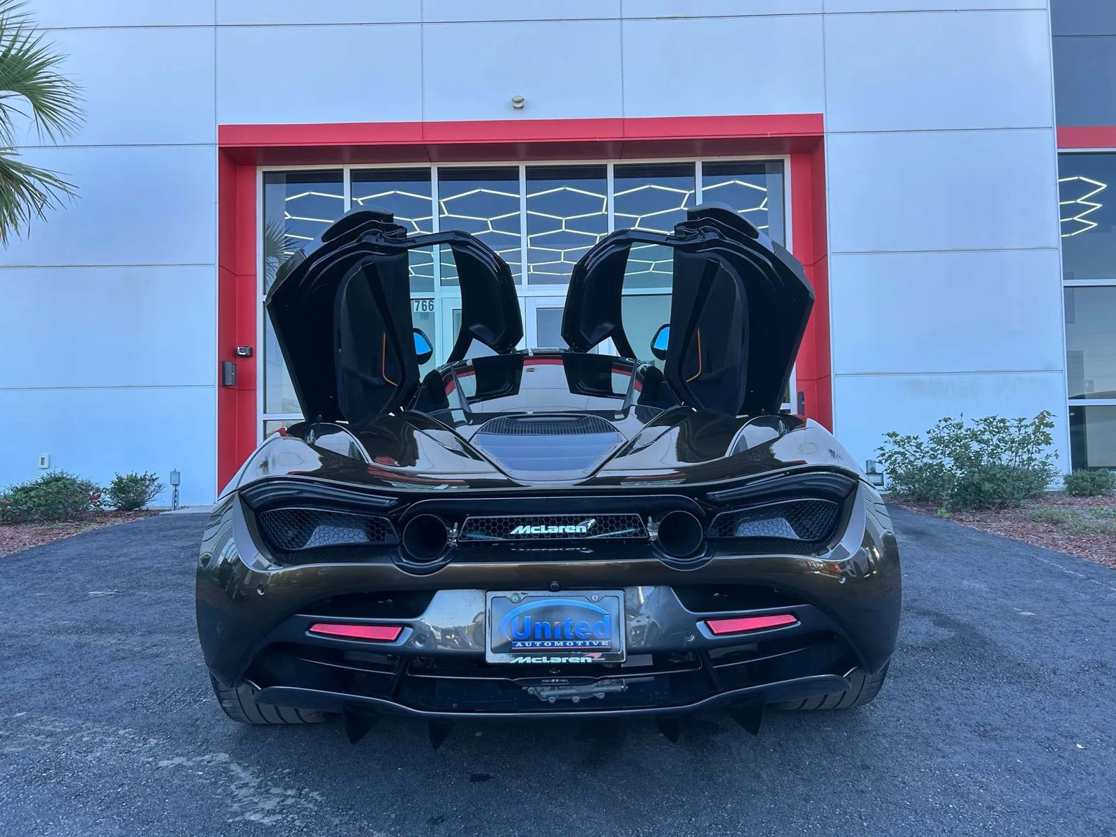 Used 2018 McLaren 720S image 13