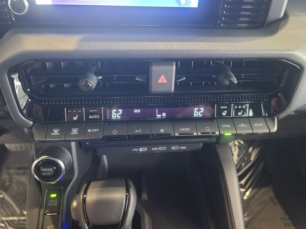 Used 2025 Toyota Land Cruiser image 33