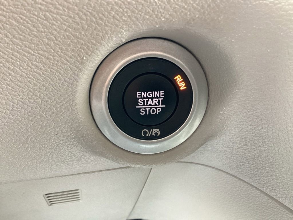 Used 2023 Chrysler Pacifica Touring-L image 25