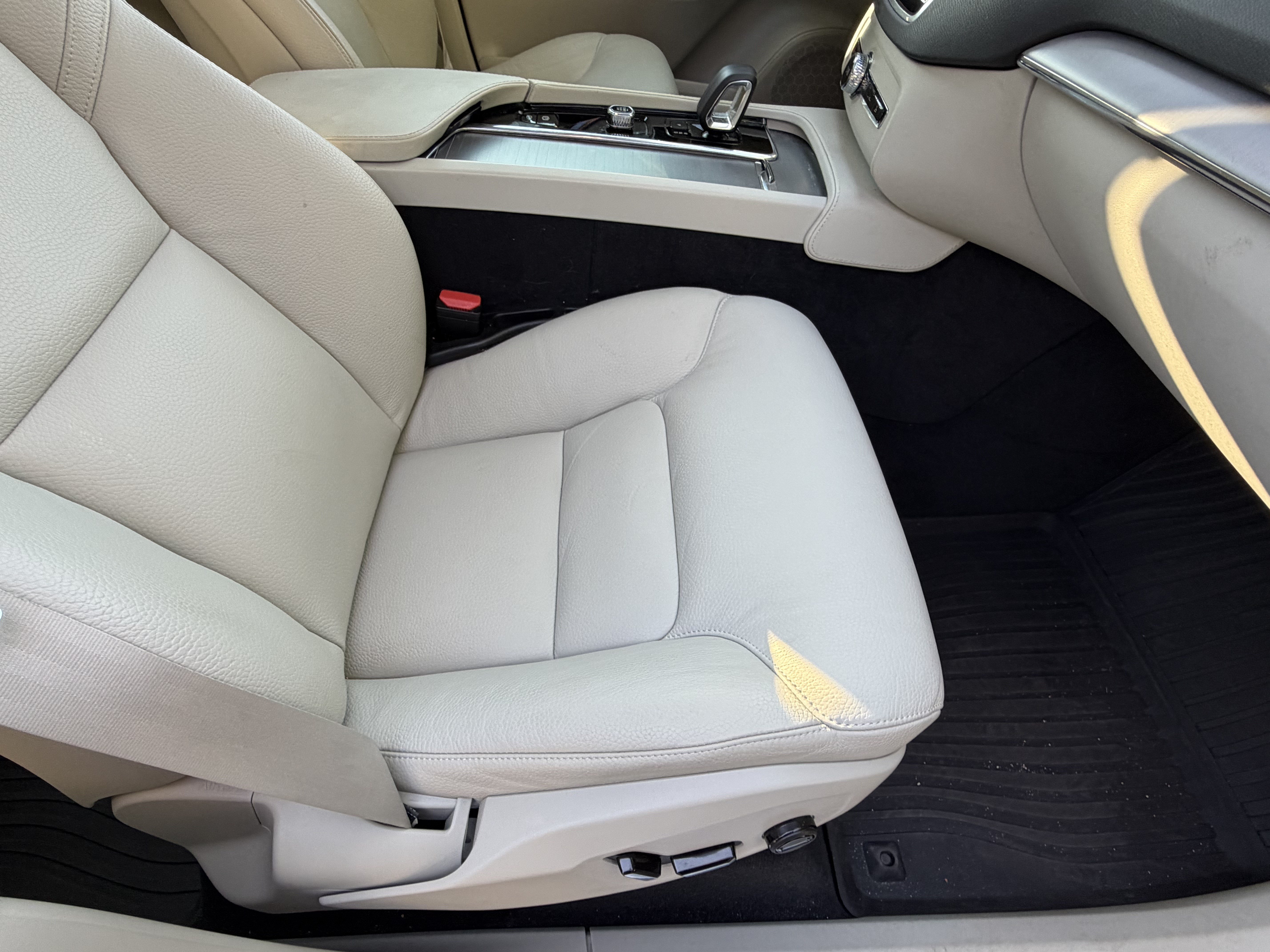 Used 2024 Volvo XC90 B5 Core w/ Climate Package AWD/4WD image 43