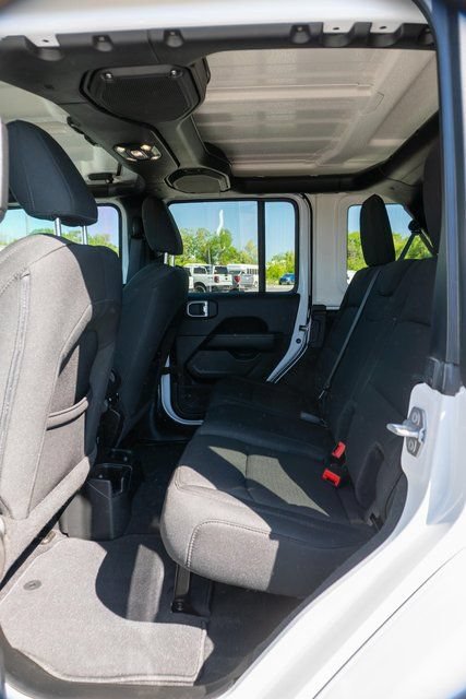 Used 2023 Jeep Wrangler Unlimited Sahara w/ Cold Weather Group AWD/4WD image 12